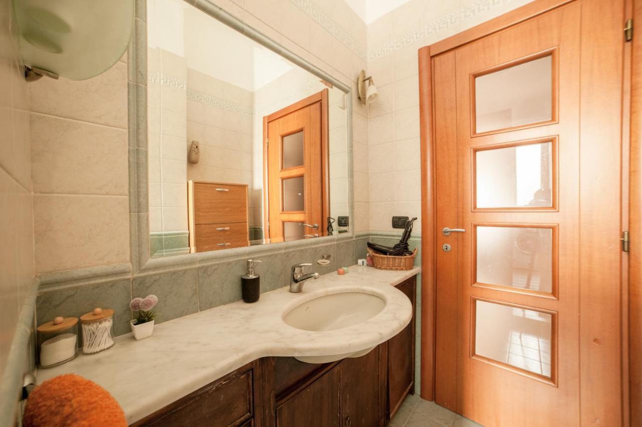 Cozy Room Stanza Close City Center In A Family House Stanza In Appartamento Condiviso Noi Viviamo In Casa Stanza In Affitto トリノ エクステリア 写真