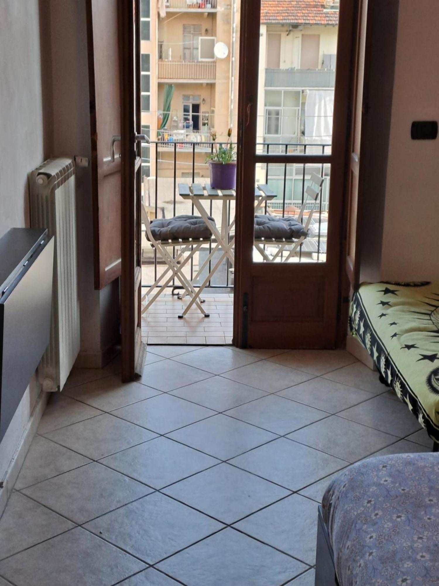 Cozy Room Stanza Close City Center In A Family House Stanza In Appartamento Condiviso Noi Viviamo In Casa Stanza In Affitto トリノ 部屋 写真